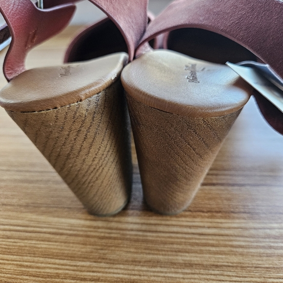 Universal Thread strappy heeled sandals Size 10 - Picture 11 of 16